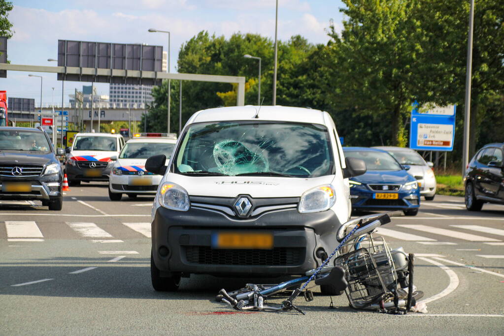 Fietser gewond bij aanrijding met personenauto