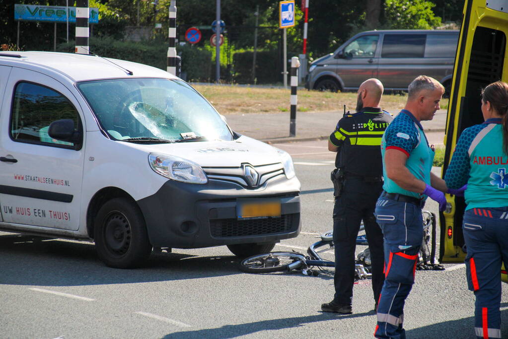 Fietser gewond bij aanrijding met personenauto