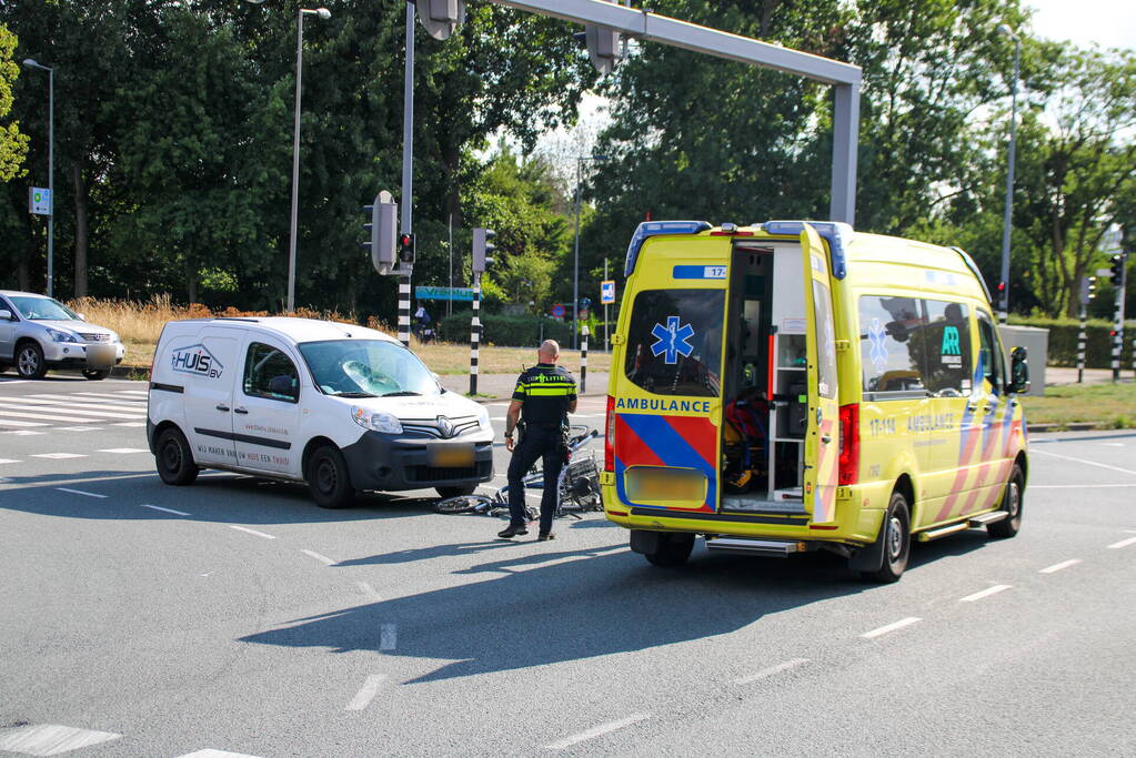 Fietser gewond bij aanrijding met personenauto