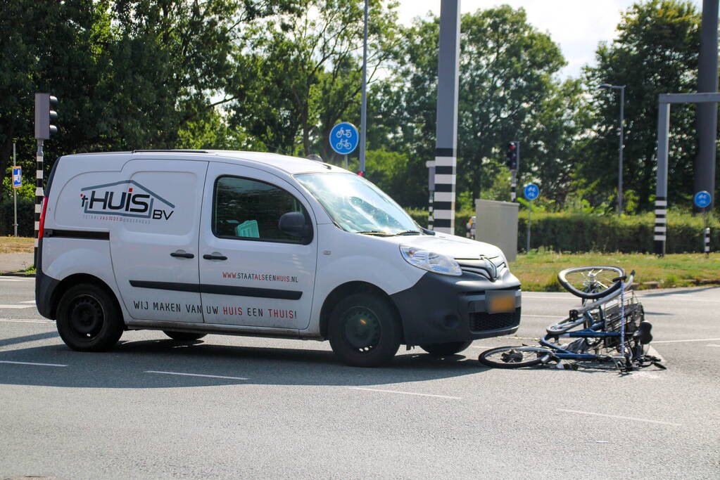 Fietser gewond bij aanrijding met personenauto