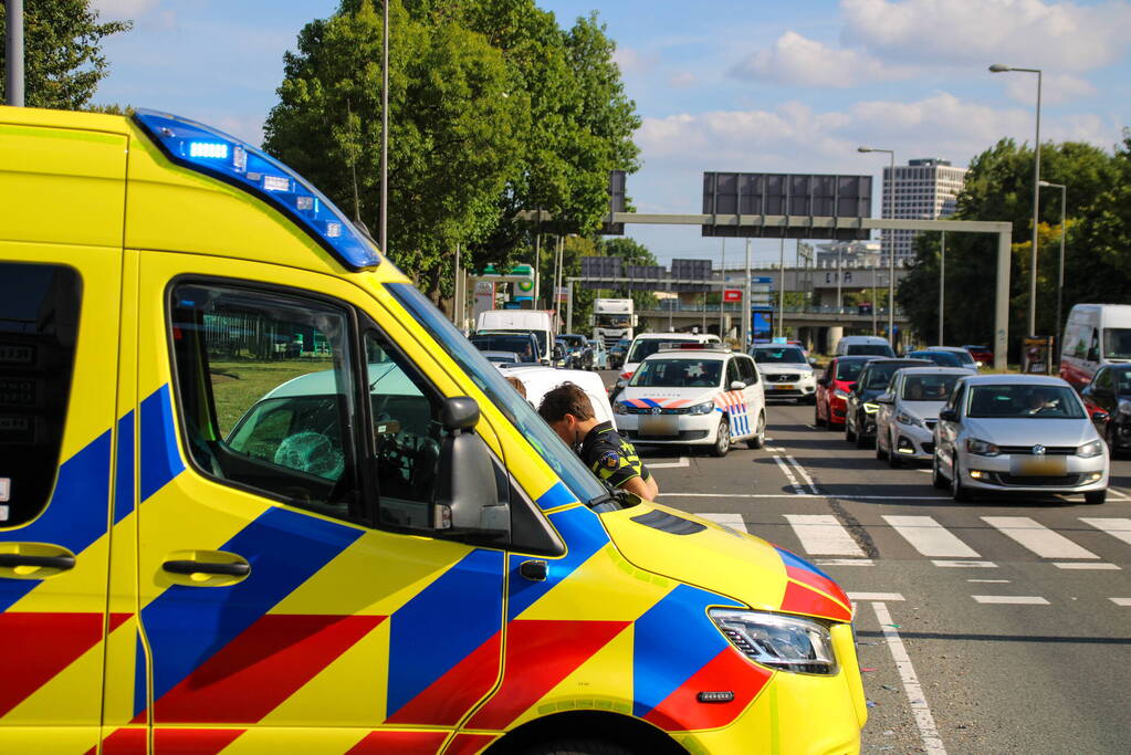 Fietser gewond bij aanrijding met personenauto