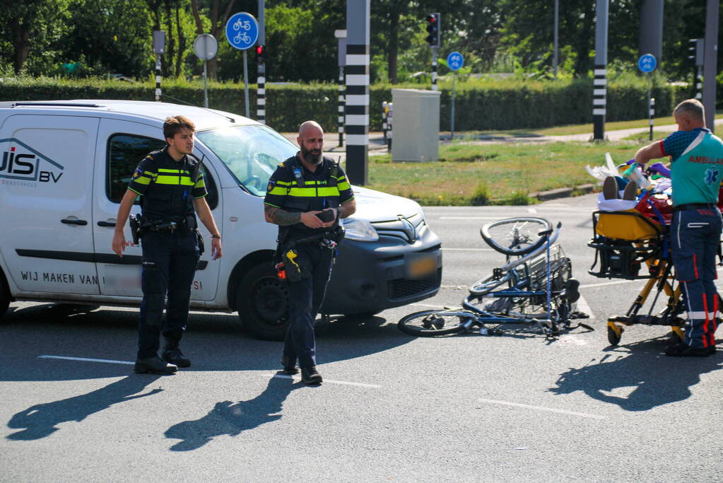 Fietser gewond bij aanrijding met personenauto