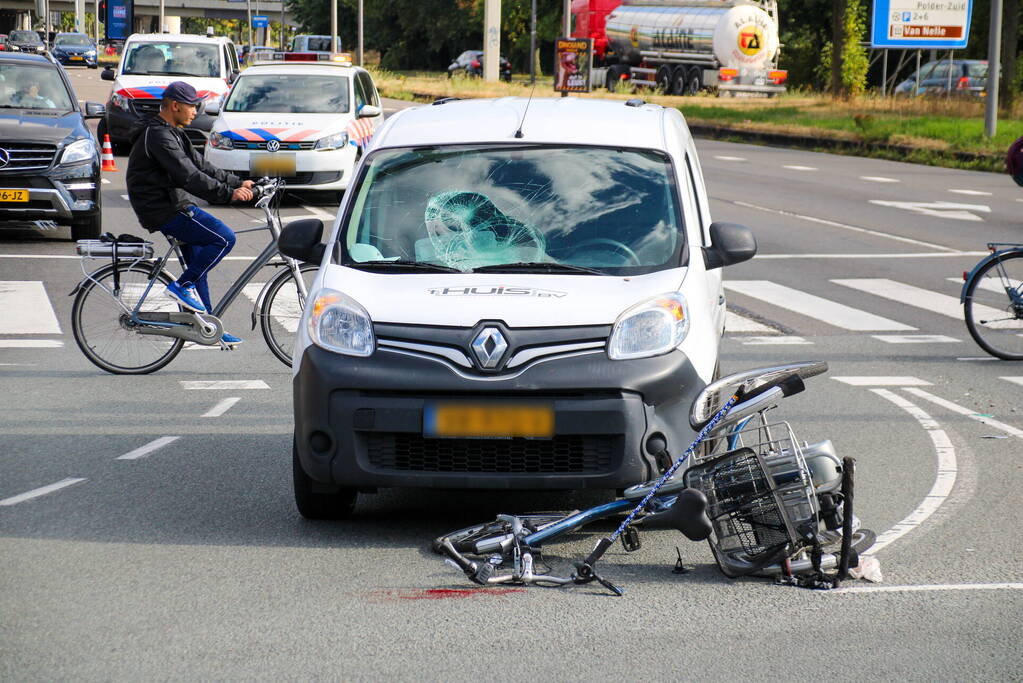 Fietser gewond bij aanrijding met personenauto