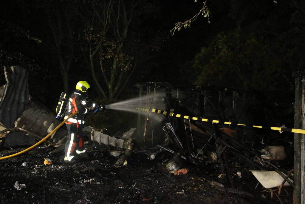 Recreatiewoning gaat in vlammen op