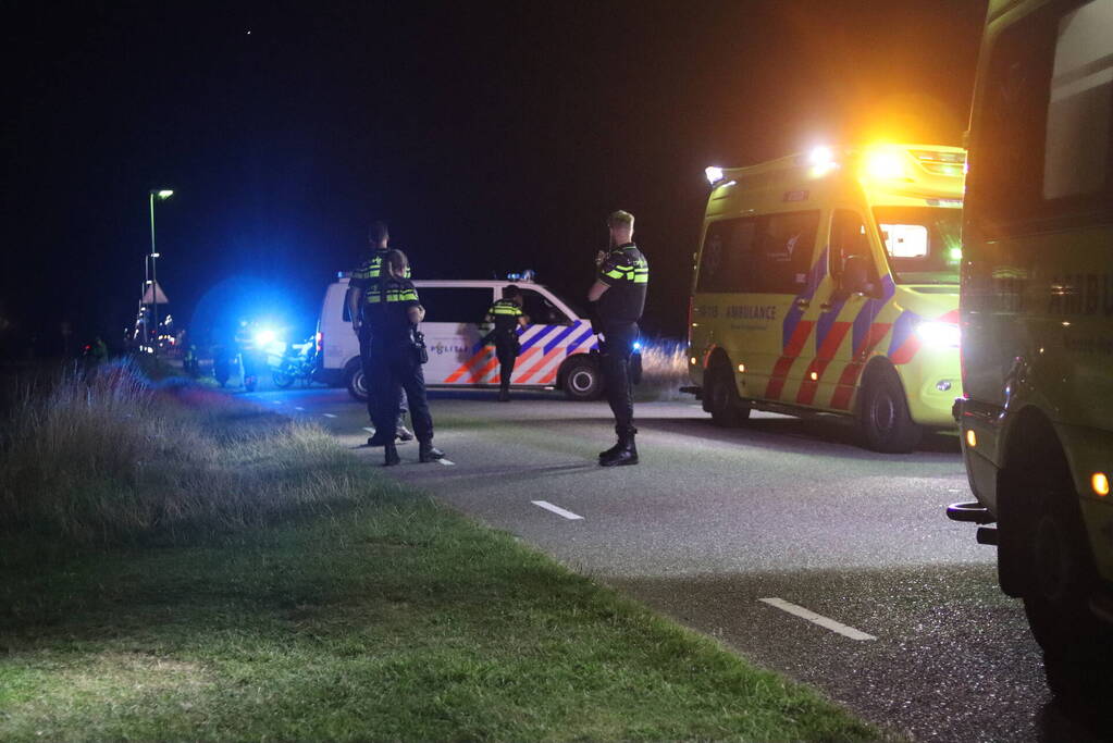 Twee gewonden bij auto te water