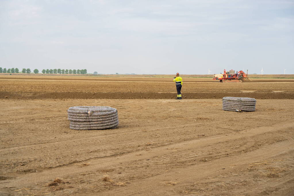 Drainagemachine trekt hoofdgasleiding stuk