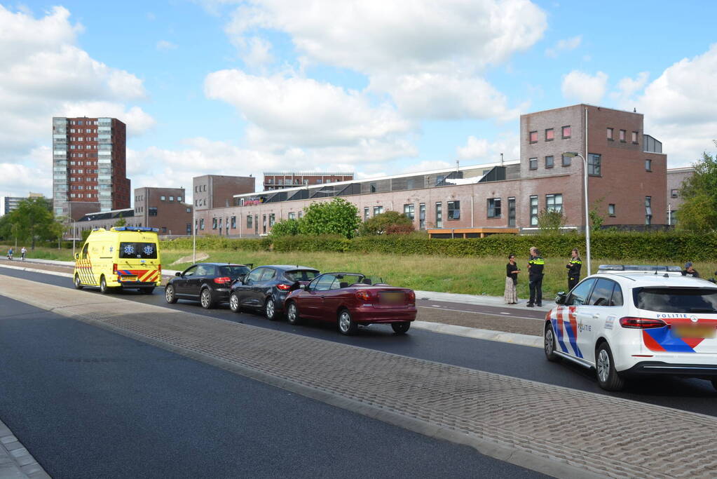 Drie auto's betrokken bij kop-staart aanrijding