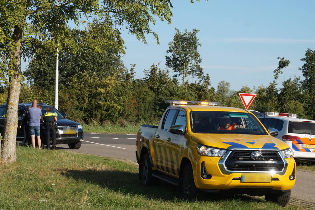 Scooterrijder gewond bij botsing met auto bij rotonde