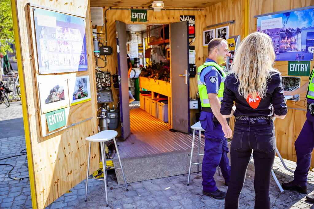 Hennepkwekerij nagebootst in container