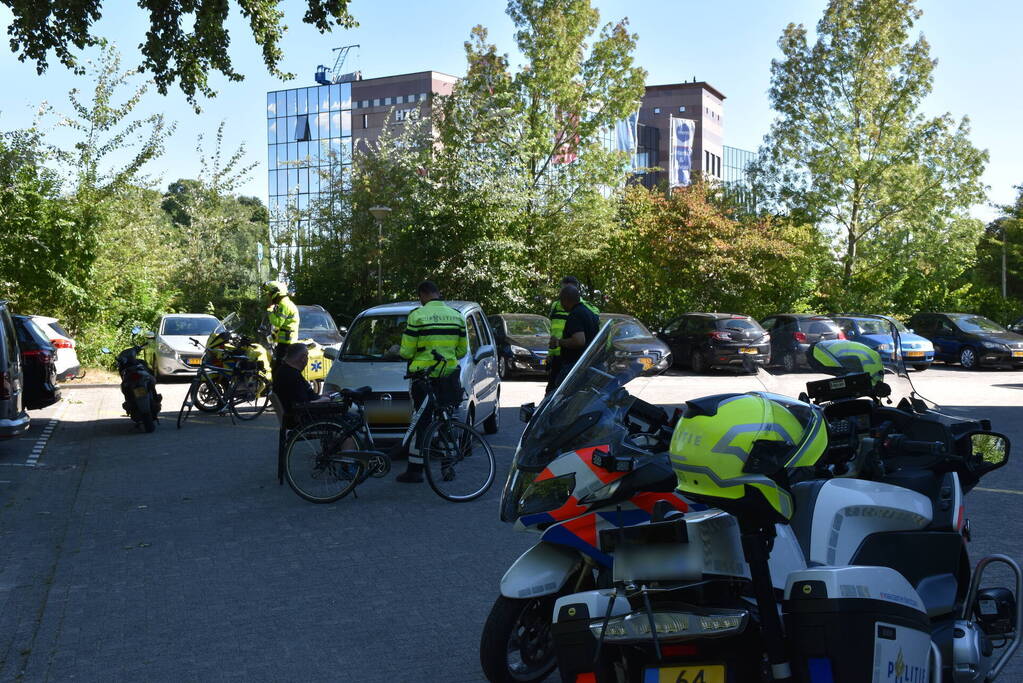 Fiets in de kreukels na botsing met auto