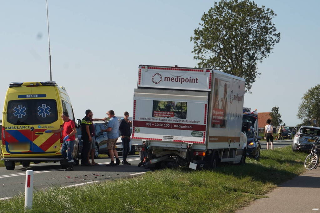Meerdere voertuigen betrokken bij botsing