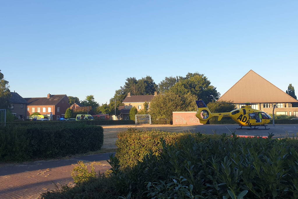 Duitse traumahelikopter landt in woonwijk
