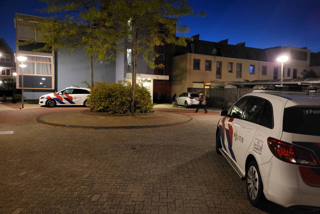 Politie start zoekactie na beroving