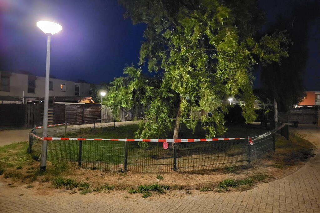 Politie start zoekactie na beroving