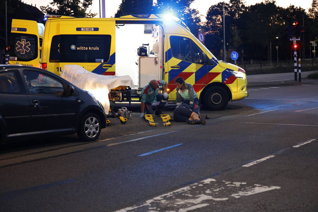 Wielrenner belandt op voorruit auto bij aanrijding