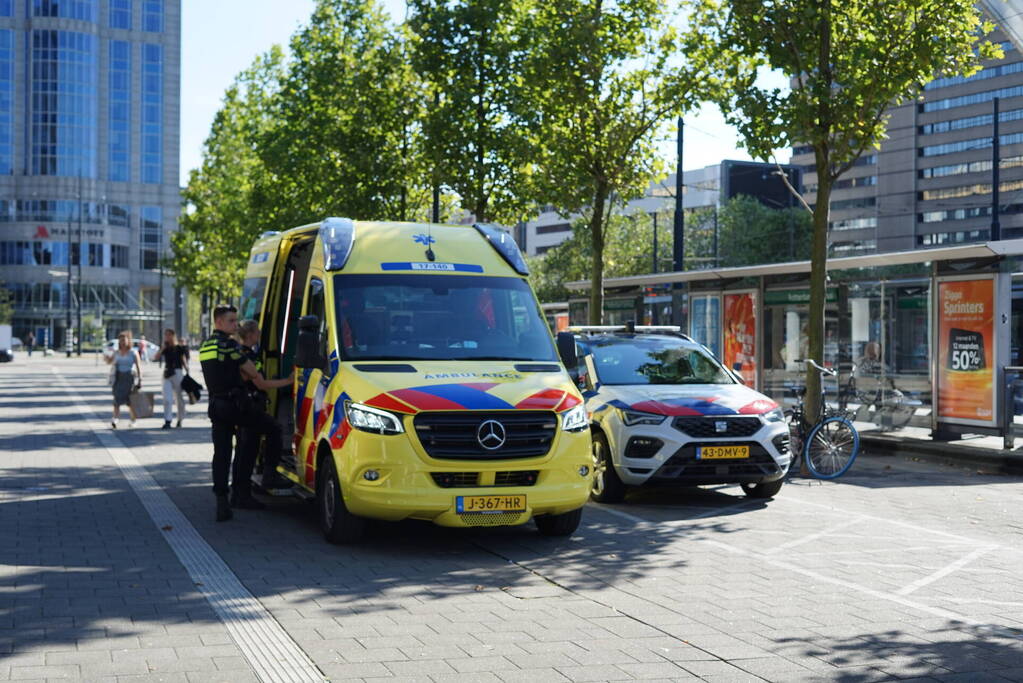 Vrouw gewond na mogelijke steekpartij