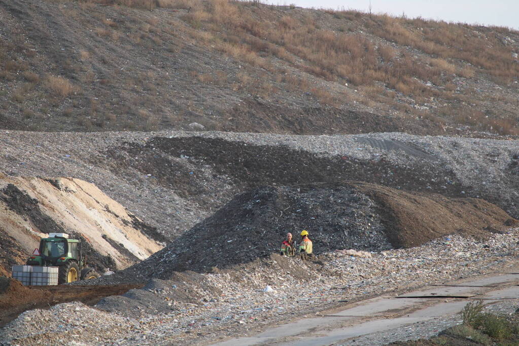 Grote rookontwikkeling bij hevige brand op stortplaats