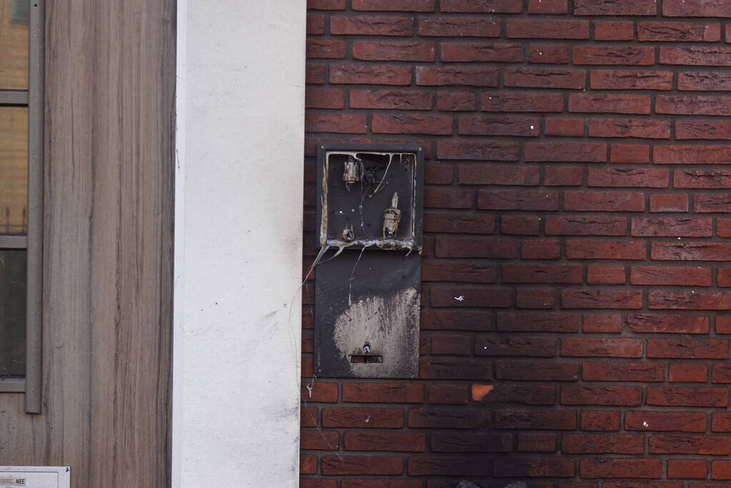 Woning flink beschadigd door autobrand