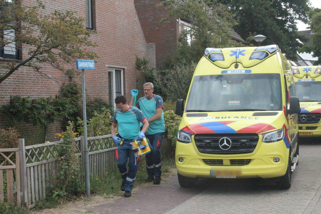 Traumahelikopter landt op speelveld
