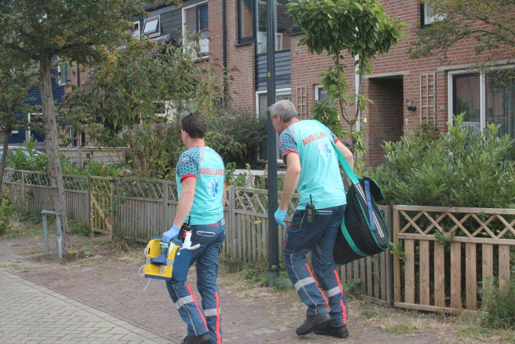 Traumahelikopter landt op speelveld