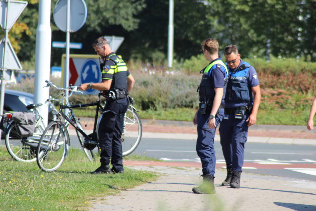 Automobilist ziet overstekende fietsster over het hoofd