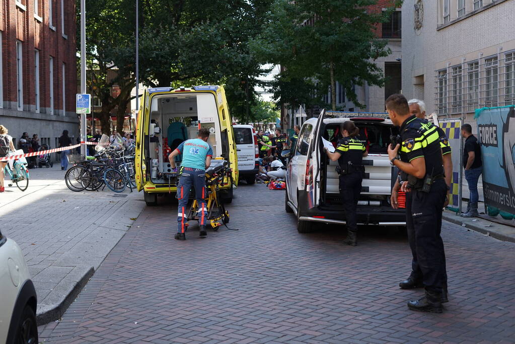 15-jarige meisje ernstig gewond bij botsing met bestelbus