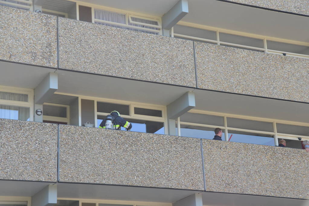 Brandende plantenbak snel geblust door brandweer