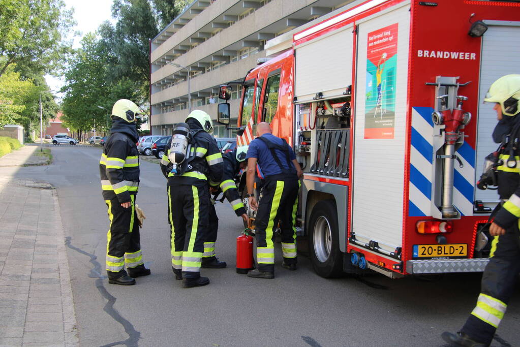 Brandende plantenbak snel geblust door brandweer
