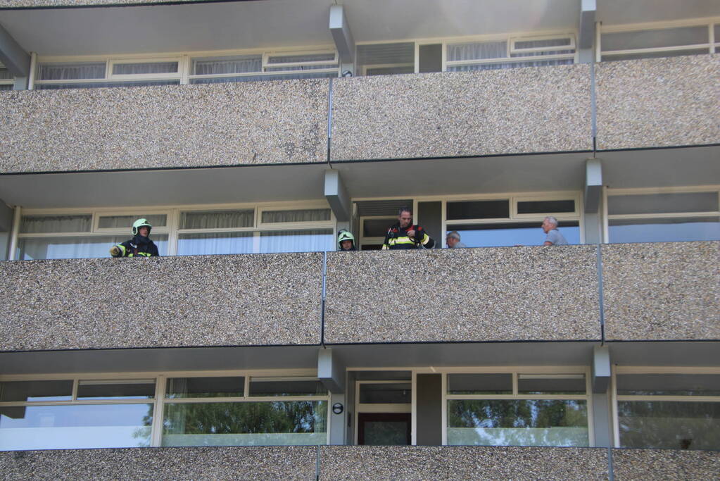 Brandende plantenbak snel geblust door brandweer