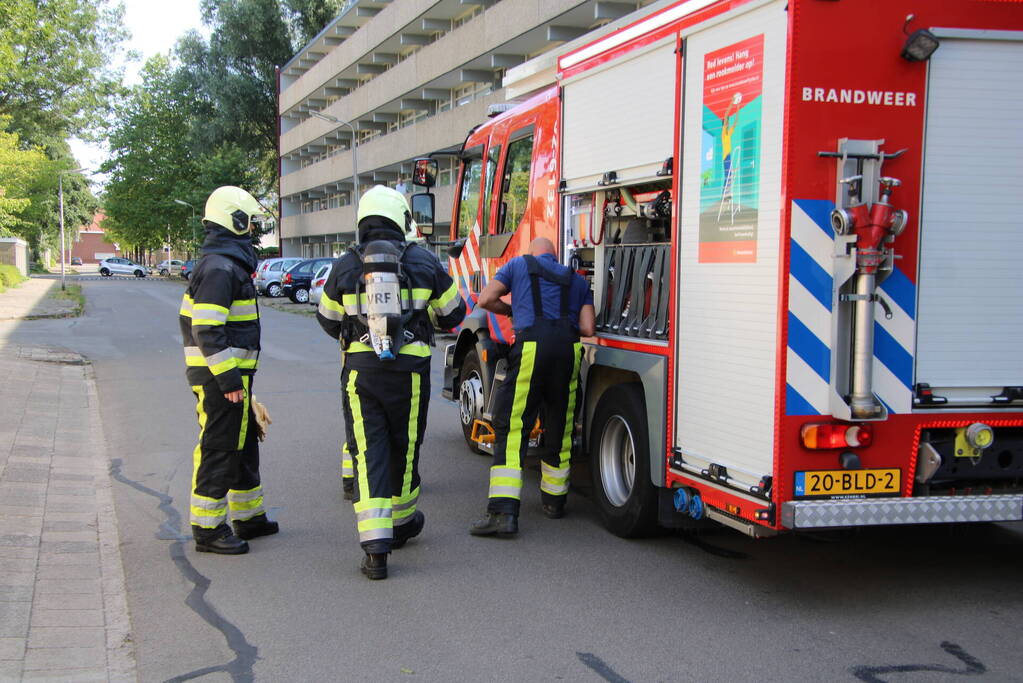 Brandende plantenbak snel geblust door brandweer