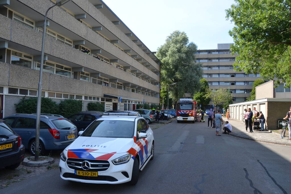 Brandende plantenbak snel geblust door brandweer