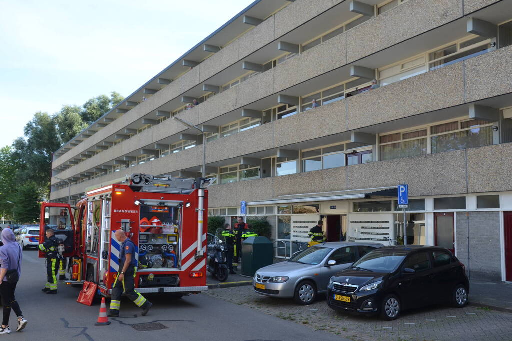 Brandende plantenbak snel geblust door brandweer