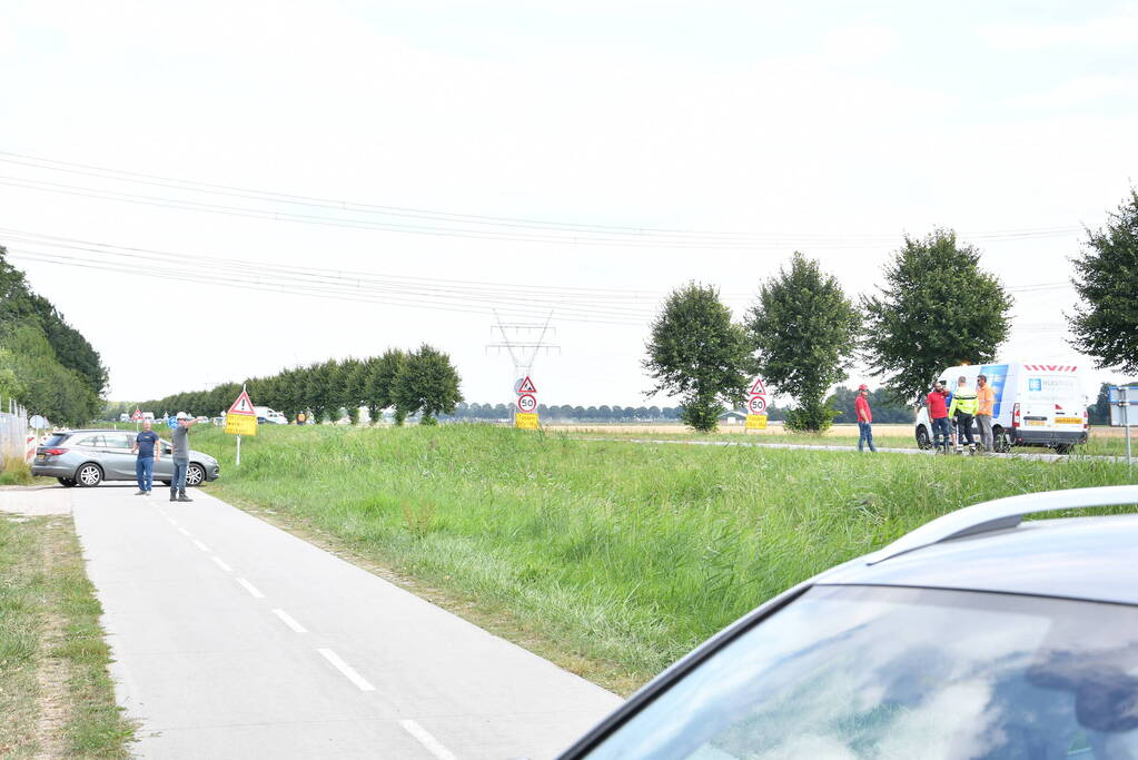 Politie houdt mensen tegen vanwege gevaar stroomkabels