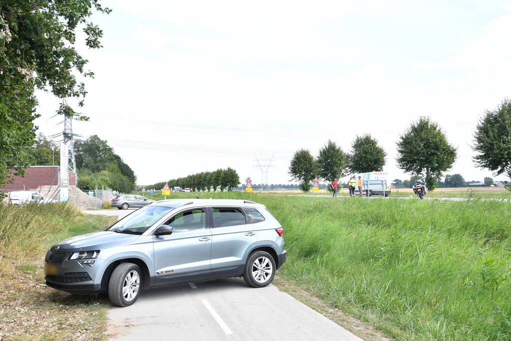 Politie houdt mensen tegen vanwege gevaar stroomkabels