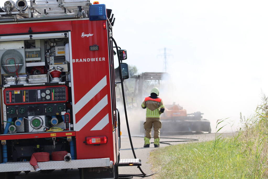 Traktor verwoest vanwege brand