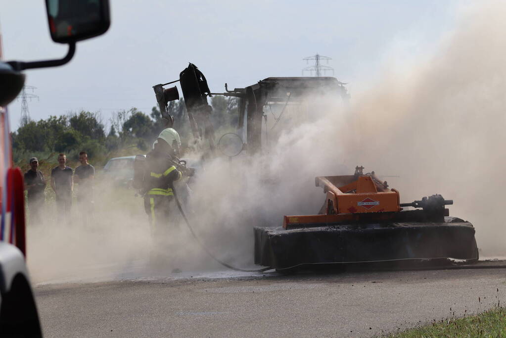 Traktor verwoest vanwege brand