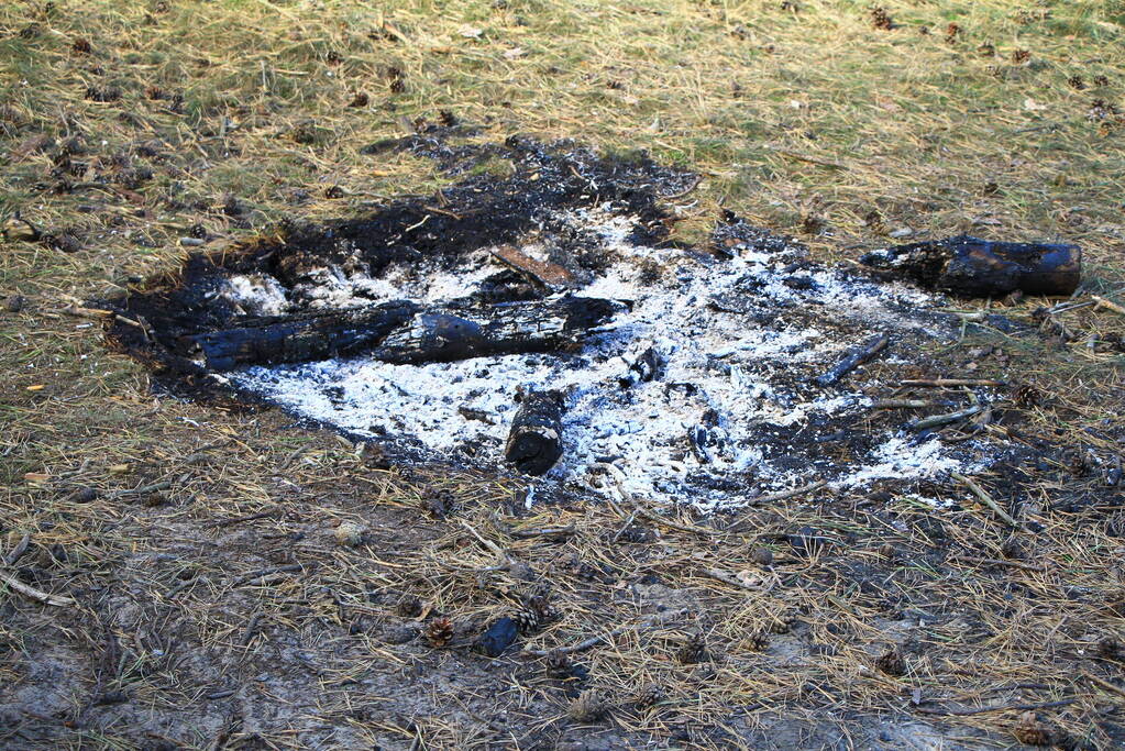 Brandweer ingezet voor stookvuur in bos