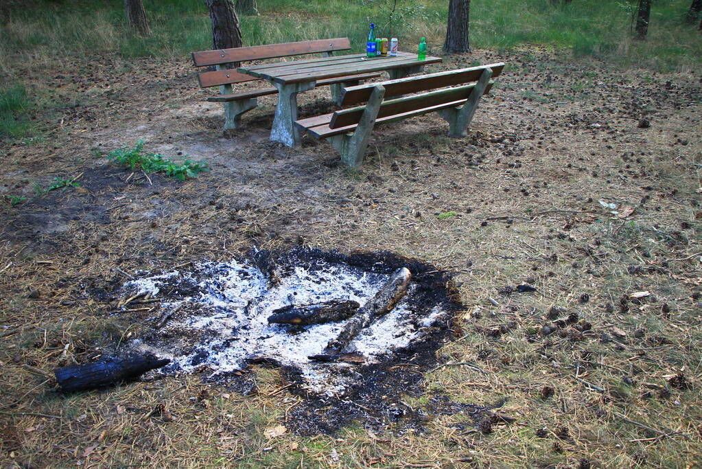 Brandweer ingezet voor stookvuur in bos