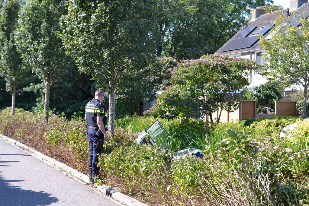 Automobilist belandt in sloot