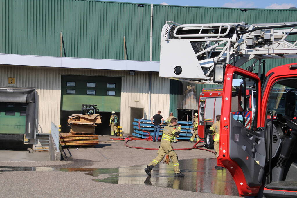 Grote brand in bedrijfsloods