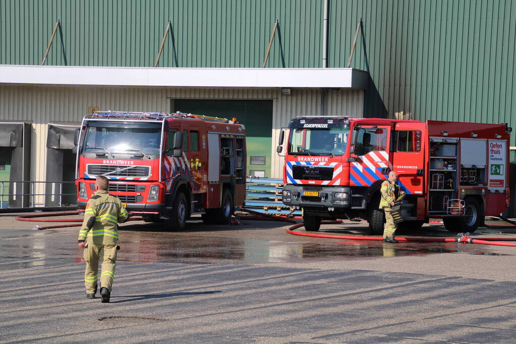 Grote brand in bedrijfsloods