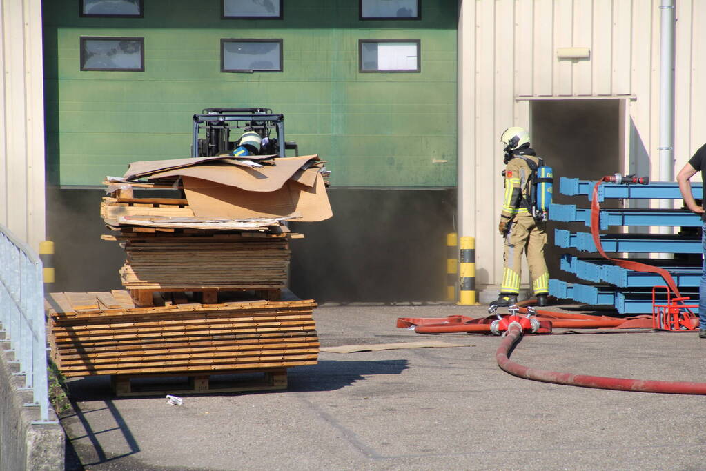 Grote brand in bedrijfsloods