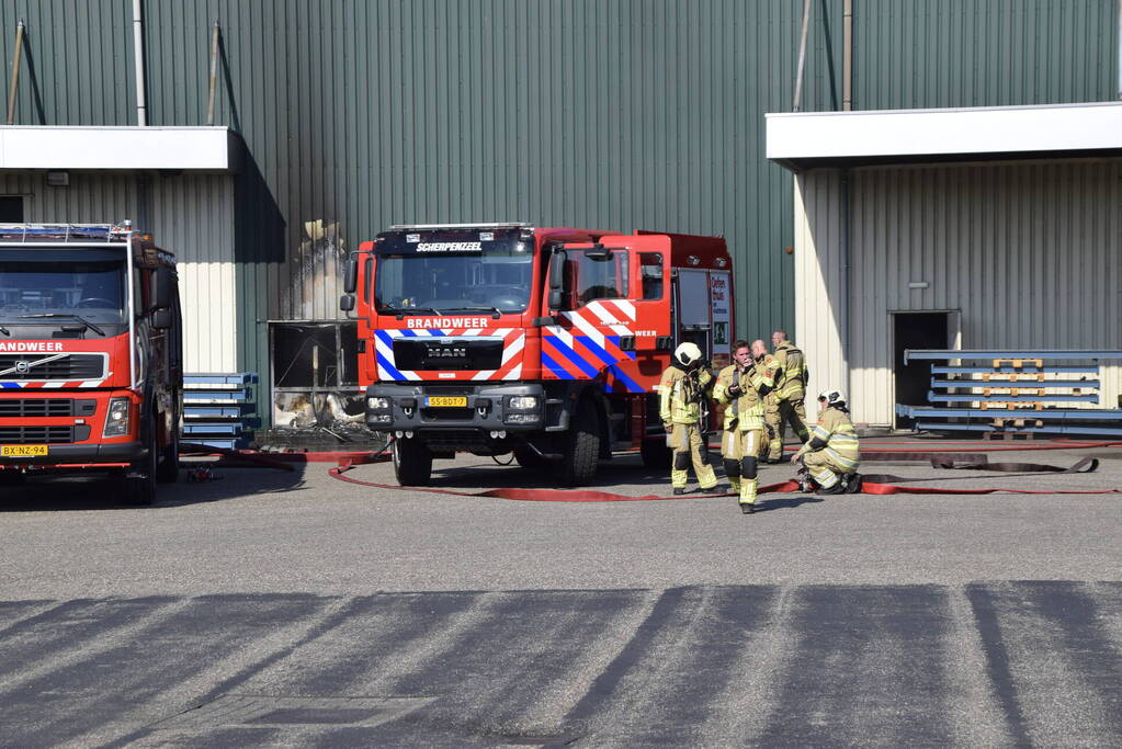 Grote brand in bedrijfsloods