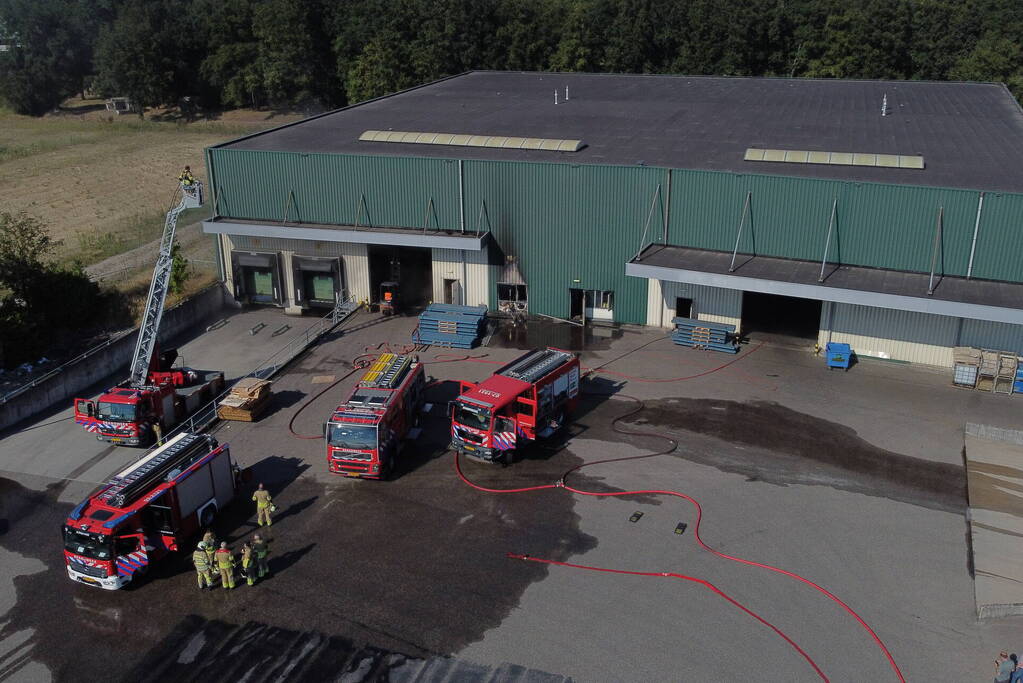 Grote brand in bedrijfsloods