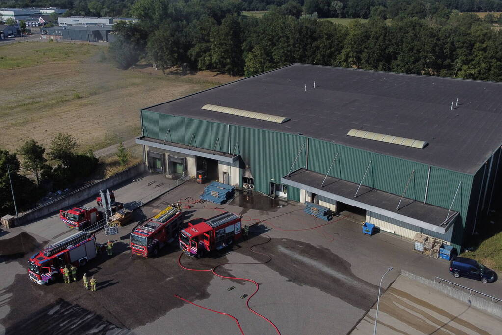 Grote brand in bedrijfsloods