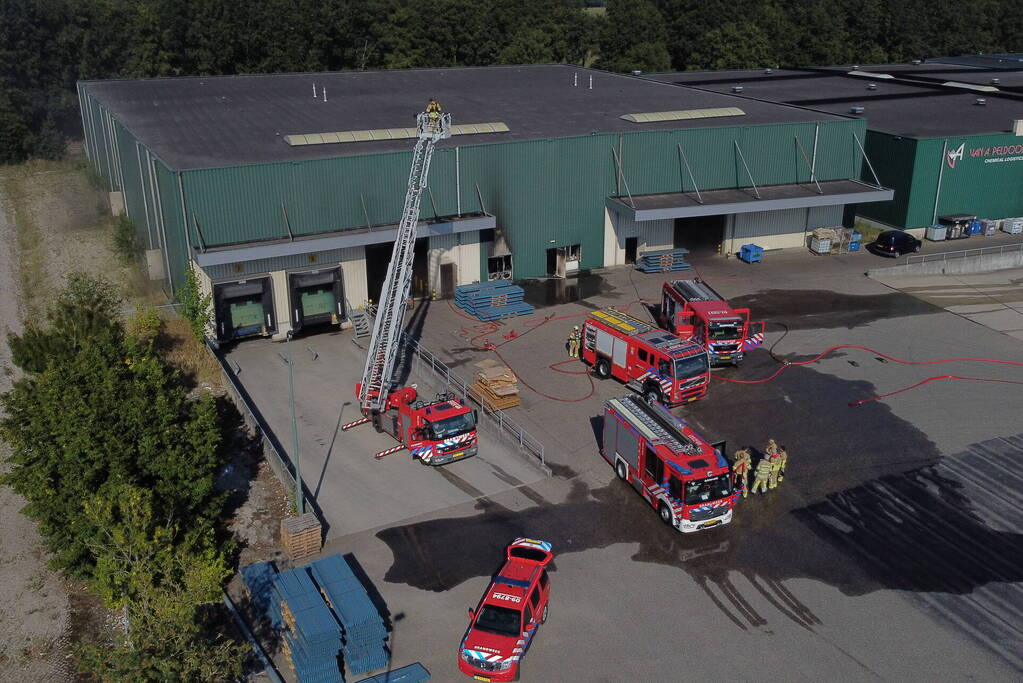 Grote brand in bedrijfsloods