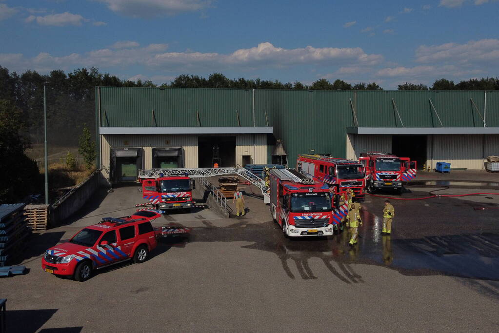 Grote brand in bedrijfsloods