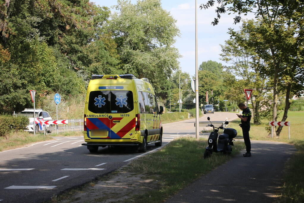 Bestuurder elektrische scooter gewond na val