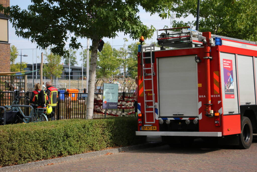 Brandweer onderzoekt vreemde lucht bij De Boechorst