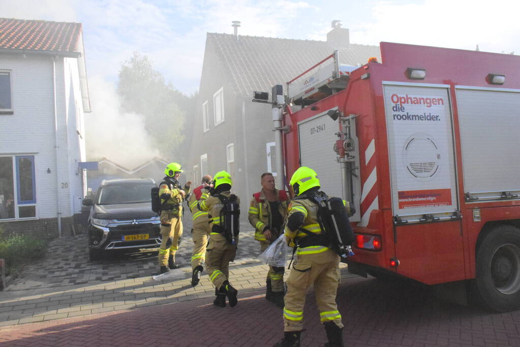 Hevige brand in garageboxen
